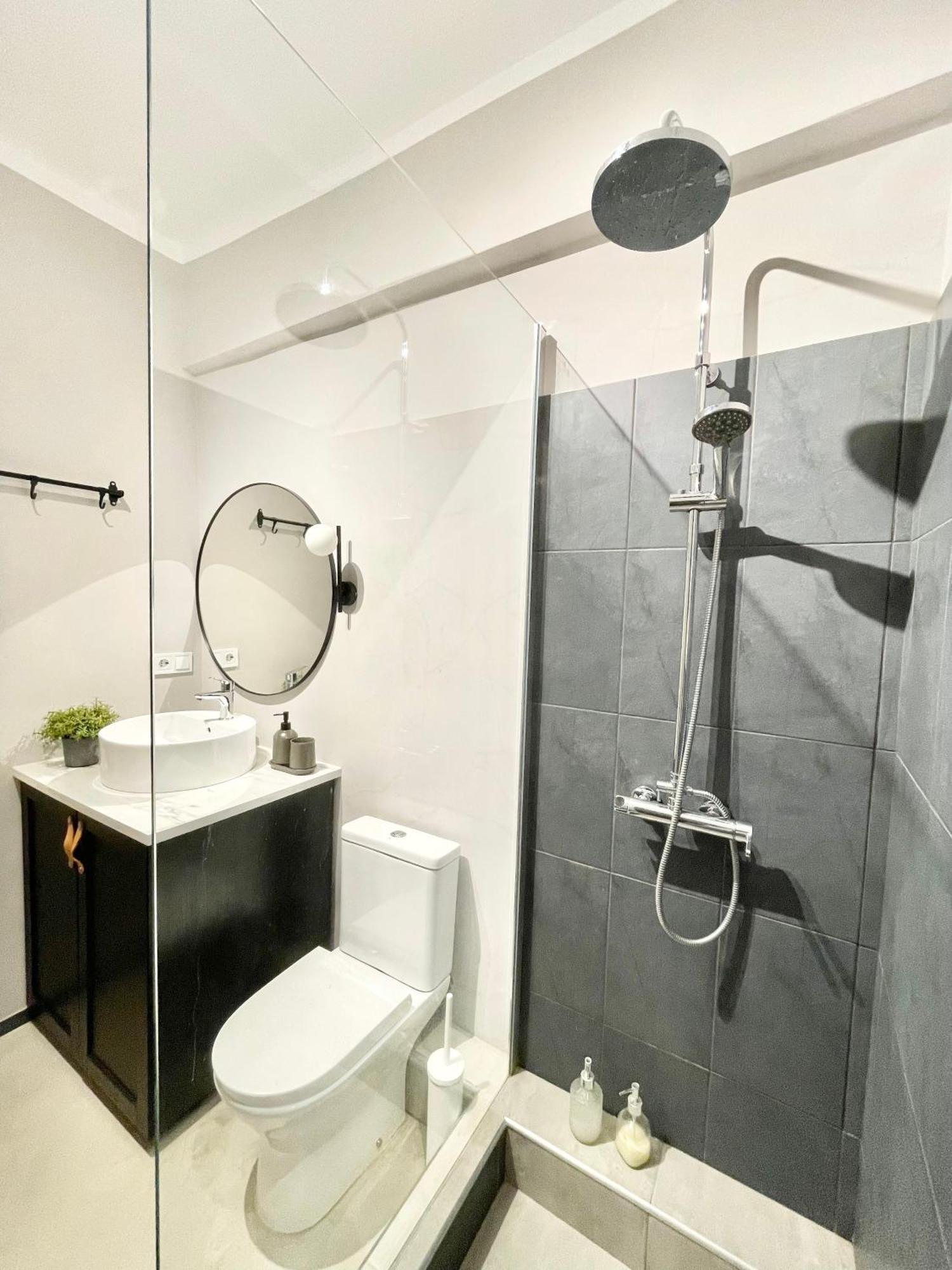 Comfy And Spacious Two Bedroom Apartment With Balcony Athen Exterior foto